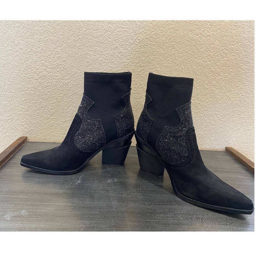 Womens Gianni Bini Black bootie Size 7M